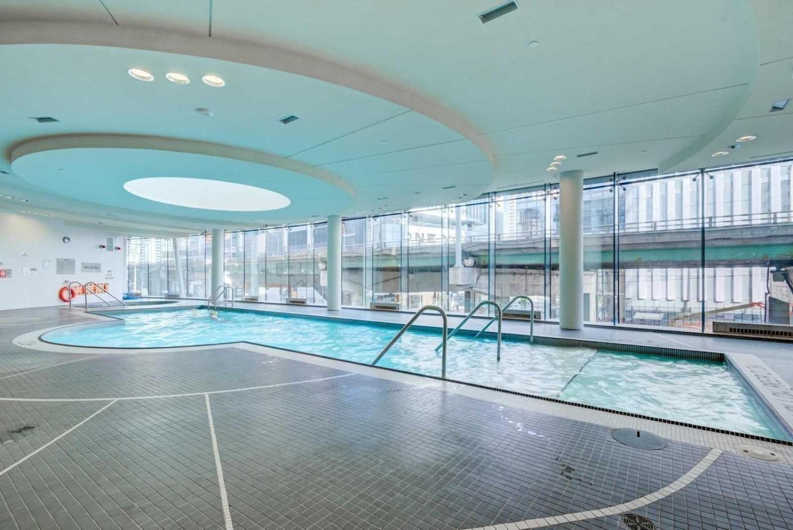 Grand Royal Suites Toronto Exteriér fotografie